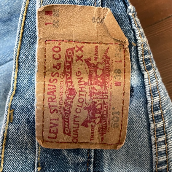 Levi's Classic Blue Denim Jeans - Picture 3 of 4